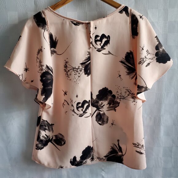 Women's Spring Summer Blouse Peach & Black Floral Flutter Sleeves Eyelet Trim SP - Picture 5 of 7